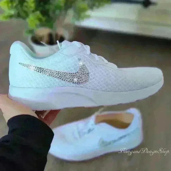 Bling Womens Nike White Tanjun Shoe Customized with Swarovski Crystal Rhinestone - Picture 1 of 9